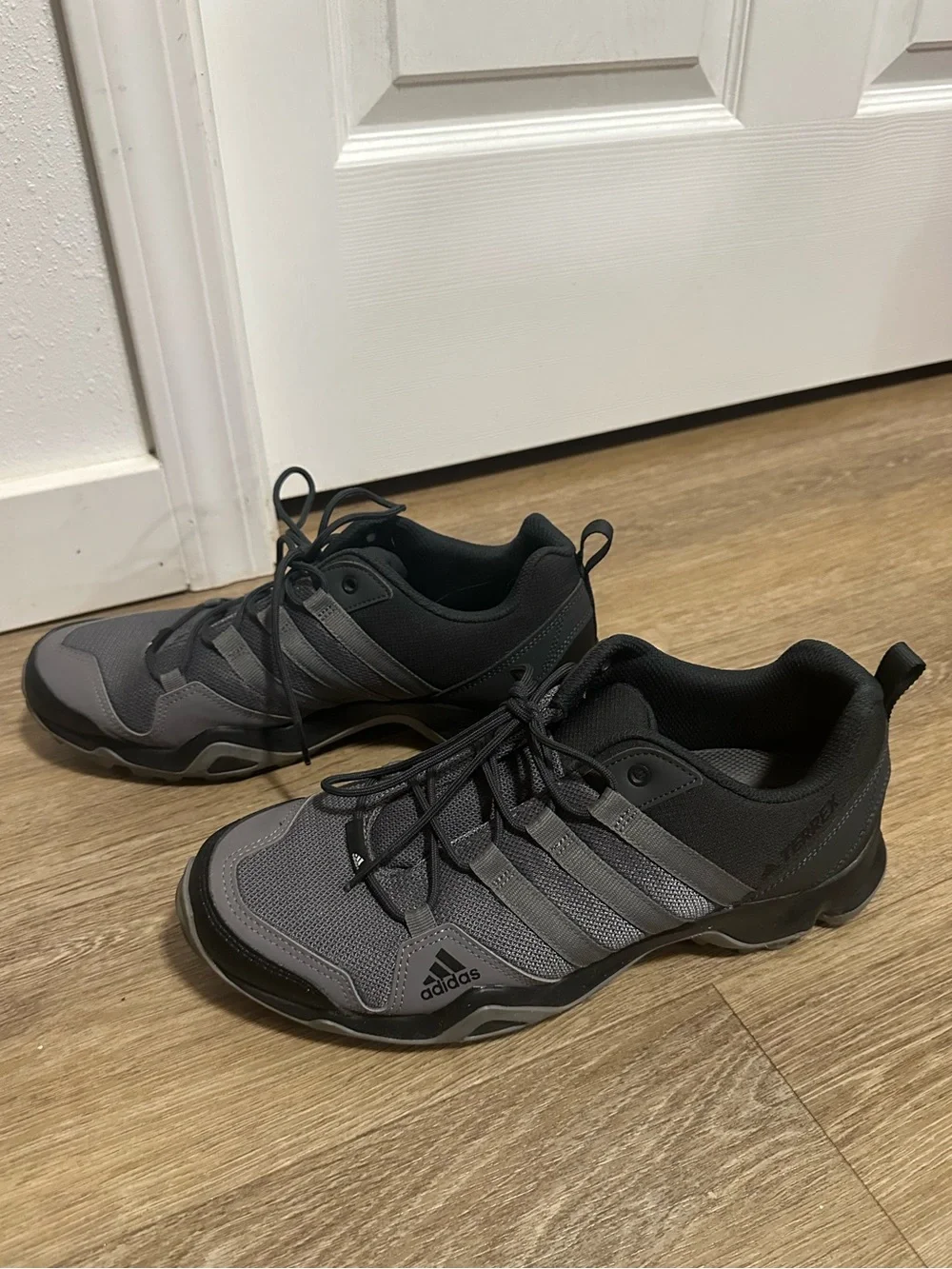 Adidas Terrex Men’s Size 10 Gray Black Hiking Trail Shoes